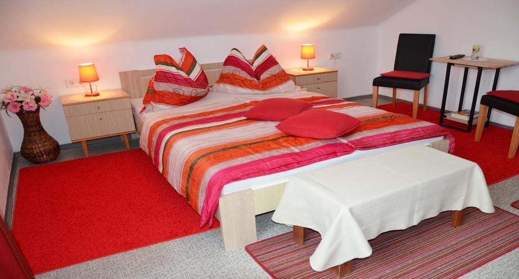 Gasthof-Pension Karawankenblick Перчах-ам-Вертерзе Екстер'єр фото