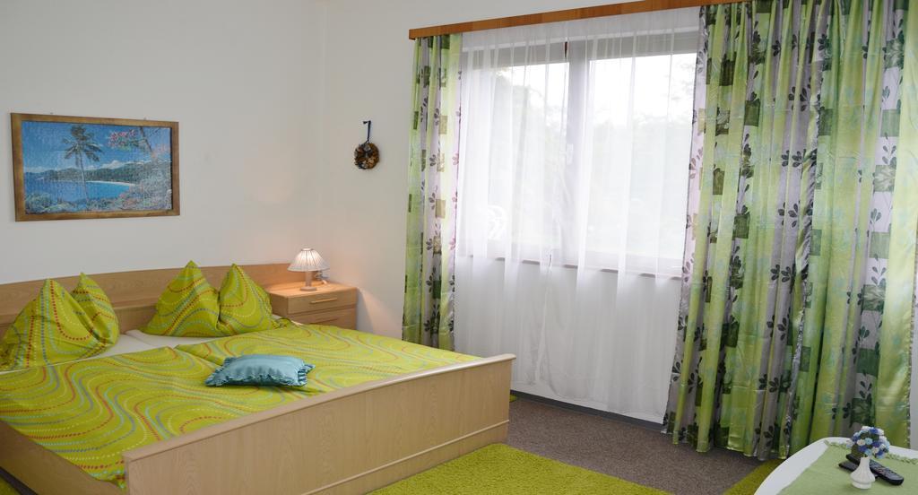 Gasthof-Pension Karawankenblick Перчах-ам-Вертерзе Екстер'єр фото